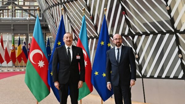 https://elaz.info/ai-nin-yeni-platformasi-orta-dehlizde-azerbaycanin-rolu-guclenir-ermenistan-ucun-yeni-imkanlar-yaranir/
