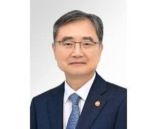 Van İ Cənubi Koreyanın xarici işlər naziri Ço Hyon