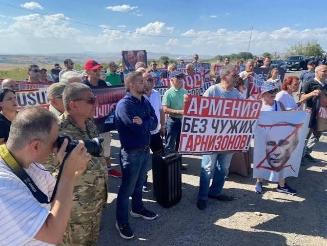 Ermənistanda Rusiya hərbi bazası yenidən gündəmdə