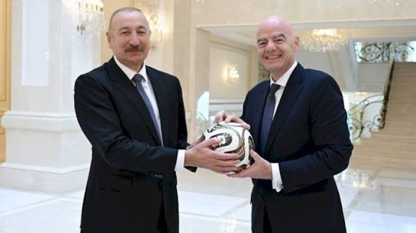 FIFA prezidenti Bakıda