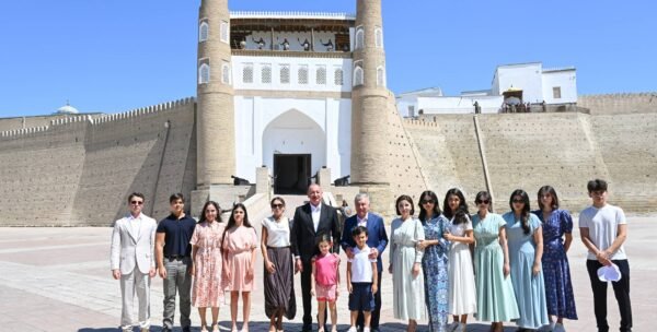 İlham Əliyev və Şavkat Mirziyoyev Buxarada “Ark” qalası ilə tanış olublar