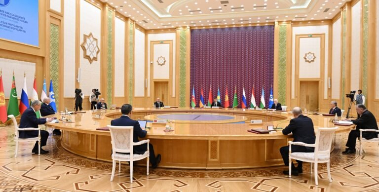 İlham Əliyev MDB Dövlət Başçıları Şurasının məhdud tərkibdə iclasında iştirak edir