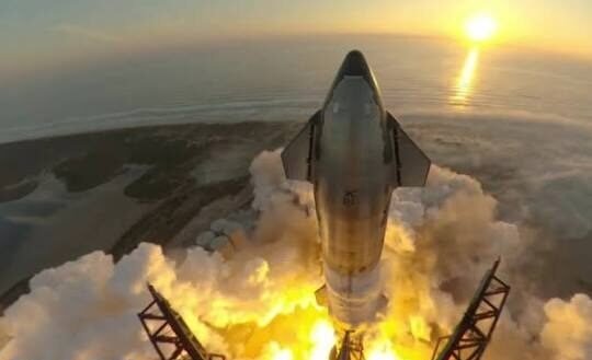 İlon Maskın nəhəng raketi ilk dəfə orbitə çıxd