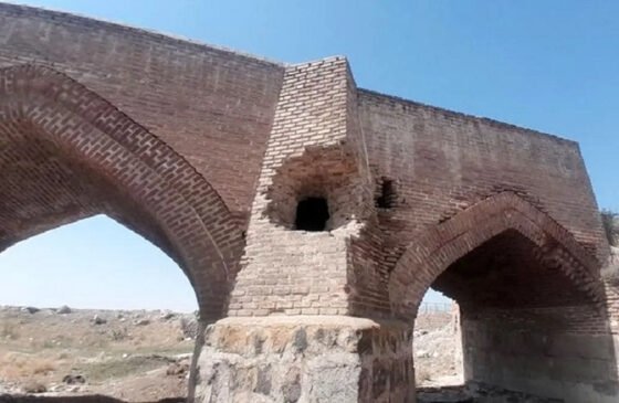 Tarixi körpü dağıdılıb