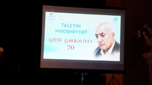 Чат с Gemini Три сына убитого лидера Ирана Хаменеи появляются на похоронах, а не его преемни Xameneinin dəfn mərasimində varisi deyil, üç oğlu ön plana çıxıb İranın ali lideri Ayətullah Əli Xameneinin ölümündən sonra keçirilən rəsmi dəfn mərasimi ölkənin siyasi gələcəyi və hakimiyyət varisliyi ilə bağlı mühüm mesajlarla diqqət çəkib. Dünyanın və regionun nəzərlərinin yönəldiyi mərasimdə rəsmi varis hesab olunan şəxslərin deyil, məhz mərhum liderin üç oğlunun ön planda görünməsi böyük müzakirələrə yol açıb. ELAZ.İNFO xəbər verir ki, dəfn mərasimində iştirak edən Əli Xameneinin oğulları — Müctəba, Mustafa və Məsud Xamenei xüsusi diqqət mərkəzində olublar. Beynəlxalq ekspertlər və siyasi analitiklər rəsmi dairələr tərəfindən ali rəhbər postuna namizəd göstərilən və ya xüsusi olaraq hazırlanmış siyasi xələflərin kölgədə qalmasını Tehrandakı güc balansının dəyişməsi kimi qiymətləndirirlər. Xüsusilə, uzun müddətdir atasının pərdəarxası idarəetmə strukturuna rəhbərlik edən və potensial varis kimi adı çəkilən Müctəba Xameneinin mərasimdəki statusu, ölkədəki mühafizəkar elitanın və İnqilab Keşikçiləri Korpusunun (SEPAH) yaxın gələcəkdə atacağı addımların bir göstəricisi hesab olunur. Bu hadisə, İranda daxili siyasi qruplaşmalar arasında hakimiyyət uğrunda gizli mübarizənin artıq açıq müstəviyə keçdiyini göstərir. Varisin deyil, oğulların ön plana çıxması yeni Ali Liderin seçilməsi prosesində dini elita ilə yanaşı ailə klanının da ciddi çəkiyə malik olacağından xəbər verir. Hazırda ölkədə rəsmi hakimiyyət keçidinin necə baş tutacağı və ali şuranın verəcəyi yekun qərar ciddi maraq doğurur. Ruslan MƏMMƏDOV Bölüm: Dünya / Siyasət / İcmal TEG-lər (Etiketlər): Xameneinin dəfni, İran hakimiyyəti, Müctəba Xamenei, İranda varislik, Tehran hadisələri, Xameneinin dəfni, İran hakimiyyəti, Müctəba Xamenei, İranda varislik, Tehran hadisələri, Khamenei funeral, Iran leadership, Mojtaba Khamenei, Iran succession, Tehran events, Путину доложили о мерах для бесперебойного доступа к важным сервисам Правительство представило доклад в установленные сроки, сообщил источник Редакция сайта ТАСС 02:45 Читайте ТАСС в © Александр Казаков/ ТАСС МОСКВА, 7 июля. /ТАСС/. Правительство РФ в установленные сроки представило президенту Владимиру Путину доклад о мерах по обеспечению бесперебойного доступа россиян к ключевым сервисам во время ограничений интернета. Об этом сообщил ТАСС источник. Читайте также Работа интернета во время ограничений и поддержка участников СВО. Поручения Путина "Доклад представлен президенту в установленные сроки", - сообщил собеседник агентства. Путин по итогам апрельского совещания с кабмином поручил правительству и ФСБ "обеспечить бесперебойную работу важнейших сервисов, в том числе систем оказания медицинской помощи", портала госуслуг, платежных систем в период ограничений интернета. Доклад требовалось представить главе государства до 1 июля. Rusiyada internet məhdudiyyətləri zamanı vacib xidmətlərin fasiləsiz işləməsi təmin olunacaq Rusiya Federasiyasında təhlükəsizlik tədbirləri çərçivəsində internetə qoyulan mümkün məhdudiyyətlər zamanı strateji əhəmiyyətli dövlət və maliyyə platformalarının dayanıqlığının qorunması məqsədilə xüsusi mexanizm hazırlanıb. Rusiya hökuməti bu istiqamətdə görülən işlər barədə dövlət başçısına rəsmi hesabat təqdim edib. ELAZ.İNFO xəbər verir ki, Rusiya Nazirlər Kabineti internet şəbəkəsində məhdudiyyətlərin tətbiq edildiyi dövrlərdə vətəndaşların həyati vacib onlayn xidmətlərə fasiləsiz çıxışının təmin olunması barədə məruzəni müəyyən edilmiş son müddətədək Prezident Vladimir Putinə təqdim edib. Rusiya lideri aprel ayında keçirilən müşavirənin yekunlarına əsasən, hökumətə və Federal Təhlükəsizlik Xidmətinə (FSB) təhlükəsizlik məqsədilə rabitənin məhdudlaşdırıldığı vaxtlarda tibbi yardım sistemlərinin, "Qosusluqi" (Dövlət Xidmətləri) portalının və ödəniş sistemlərinin maneəsiz işləməsini təmin etməyi tapşırmışdı. Məlumata görə, müvafiq icra mexanizmlərini ehtiva edən hesabatın iyulun 1-nə qədər dövlət başçısına çatdırılması tələb olunurdu və aidiyyəti qurumlar bu tapşırığı vaxtında icra ediblər. Qeyd olunan tədbirlər kiber-təhlükəsizliyin təmin olunması ilə yanaşı, məhdudiyyətlər zamanı rəqəmsal infrastrukturun və əhalinin gündəlik təminatının zərər görməməsinə hesablanıb. Ruslan MƏMMƏDOV Bölüm: Dünya / Texnologiya / İqtisadiyyat TEG-lər (Etiketlər): Rusiya interneti, Vladimir Putin, Qosusluqi portalı, internet məhdudiyyəti, FSB təhlükəsizlik, Rusiya interneti, Vladimir Putin, Qosusluqi portalı, internet məhdudiyyəti, FSB təhlükəsizlik, Russian internet, Vladimir Putin, Gosuslugi portal, internet restrictions, FSB security, ВСУ за полторы недели лишились 37 АЗС Регулярные удары по хранилищам топлива и автозаправочным станциям нарушают транспортную логистику украинских сил Редакция сайта ТАСС 02:30 Читайте ТАСС в © Дмитрий Ягодкин/ ТАСС МОСКВА, 7 июля. /ТАСС/. Вооруженные силы Украины лишились за полторы недели как минимум трех с половиной десятков автозаправочных станций (АЗС). Это следует из подсчетов ТАСС на основе данных Минобороны России. Читайте также Военная операция на Украине. Онлайн Всего за это время поражено и уничтожено как минимум 37 АЗС. Мониторинговые каналы противника подтверждают успешные поражения станций. Как отмечали в российском военном ведомстве, регулярные высокоточные удары по хранилищам топлива, АЗС и объектам железнодорожной инфраструктуры существенно нарушают транспортную логистику ВСУ. Так, 25 июня расчеты ударных БПЛА "Герань-2" поразили автозаправочные станции в Николаевской области. 26 июня расчеты БПЛА "Герань-2 сикер" уничтожили в районе Репок Черниговской области автозаправочную станцию, снабжавшую военную технику ВСУ. 27 июня расчеты БПЛА дальнего действия "Герань-2 сикер" уничтожили еще две автозаправочные станции в Запорожье. 30 июня ведомство сообщило, что расчеты отдельной бригады войск БПС "Варяг" дальними ударами поразили 25 автозаправочных станций и несколько цистерн с горюче-смазочными материалами в населенных пунктах Орехов, Марганец, Молодежный, Снегоровка, Берислав, Запорожье, Ямполь, Корюковка, Городня, Сновск, Новгород-Северский, Шостка, Репки, Херсон, Беленькое и Змиевка. 5 июля расчеты беспилотных летательных аппаратов "Герань-2 сикер" и "Герань-4 сикер" нанесли удары по АЗС, которые ВСУ активно использовали для заправки автомобильной техники. Уничтожены три АЗС в районе населенных пунктов Городня, Новгород-Северский и Сновск Черниговской области. Объективным контролем зафиксированы объемные пожары в местах поражения целей. 6 июля расчеты "Гераней" ударили по бензовозу и автозаправочным станциям, используемым в интересах ВСУ в районе населенных пунктов Любимовка, Марганец и Одаровка Днепропетровской области, а также поразили АЗС в Сумской и Черниговской областях. Rusiya ordusunun zərbələri nəticəsində Ukrayna Silahlı Qüvvələri 37 yanacaqdoldurma məntəqəsini itirib Ukraynada cəbhə boyu hərbi əməliyyatlar hərbi-logistik infrastruktura yönələn intensiv zərbələrlə davam edir. Xüsusilə cəbhəyanı və strateji bölgələrdə yanacaq təminatı obyektlərinin hədəf alınması Ukrayna ordusunun nəqliyyat logistikasını ciddi sınaq qarşısında qoyub. ELAZ.İNFO xəbər verir ki, son ay yarım ərzində Rusiya Silahlı Qüvvələrinin həyata keçirdiyi yüksək dəqiqlikli zərbələr nəticəsində Ukrayna ordusunun istifadə etdiyi ən azı 37 yanacaqdoldurma məntəqəsi (YDM) və yanacaq anbarı sıradan çıxarılıb və ya tamamilə məhv edilib. Rusiya Müdafiə Nazirliyinin hesabatlarına əsasən hazırlanan statistik məlumatlar və Ukrayna tərəfinin monitorinq kanalları YDM-lərə endirilən zərbələrin effektivliyini təsdiqləyir. Rəsmi orqanlar vurğulayır ki, yanacaq infrastrukturlarına və dəmir yolu qovşaqlarına mütəmadi olaraq endirilən zərbələr Ukrayna Silahlı Qüvvələrinin hərbi texnikasının hərəkət intensivliyini və operativ təchizatını əhəmiyyətli dərəcədə zəiflədir. Məlumata görə, iyunun 25-dən iyulun 6-dək olan dövrdə Nikolayev, Çerniqov, Zaporojye, Dnepropetrovsk, Sumı və Xerson vilayətlərində genişmiqyaslı hava hücumları qeydə alınıb. Xüsusilə, iyunun 30-da müvafiq pilotsuz uçuş aparatları (PUA) bölmələrinin uzaq məsafəli zərbələri nəticəsində Oreşov, Marqanets, Sneqirovka, Berislav və Yampol da daxil olmaqla bir çox yaşayış məntəqəsində eyni vaxtda 25 yanacaqdoldurma məntəqəsi və yanacaq-sürtkü materialları ilə dolu bir neçə sistern vurulub. Son olaraq iyulun 5-i və 6-da Çerniqov və Dnepropetrovsk vilayətlərində Ukrayna hərbi texnikasının təminatına xidmət edən növbəti YDM-lər və hərbi benzindaşıyan maşınlar hədəf alınıb və obyektiv nəzarət vasitələri ilə ərazilərdə güclü yanğınların baş verdiyi qeydə alınıb. Ruslan MƏMMƏDOV Bölüm: Dünya / Müharibə / Logistika TEG-lər (Etiketlər): Ukrayna logistikası, YDM zərbələri, yanacaq anbarları, Rusiya-Ukrayna müharibəsi, hərbi itkilər, Ukrayna logistikası, YDM zərbələri, yanacaq anbarları, Rusiya-Ukrayna müharibəsi, hərbi itkilər, Ukraine logistics, gas station strikes, fuel depots, Russia-Ukraine war, military losses, В СФ считают, что Европа утратила право на лидерство в формировании ценностей Это произошло в момент распада СССР, когда Запад стал пытаться "подобрать" бывшие союзные республики в свою зону влияния, заявил заместитель председателя Совета Федерации Константин Косачев Редакция сайта ТАСС 02:06 Читайте ТАСС в © ТАСС МОСКВА, 7 июля. /ТАСС/. Объединенная Европа, раньше "заказывавшая музыку", теперь утратила свой лидерский статус в формулировании ценностей. Об этом заявил заместитель председателя Совета Федерации Константин Косачев в интервью ТАСС. Читайте также 1Косачев назвал Россию кладовой настоящих европейских ценностей2Внук де Голля: Запад стал несчастен с отказом от традиционных ценностей3Косачев: РФ нужно вести отдельные отношения со странами ЕС, а не с Брюсселем "Объединенная Европа действительно долгое время "заказывала музыку", показывала стиль, задавала планку - как угодно, просто больше никто на эту тему особо не старался сформулировать свои мировоззренческие концепции. Так вот, после достаточно длительного периода лидерства в сфере формулирования ценностей сейчас так называемая объединенная Европа (тот же самый Европейский союз, тот же самый Североатлантический альянс) это право на лидерство, право на некое интерпретирование истины в конечной инстанции утратила", - сказал Косачев. Утрата этого статуса произошла в момент распада СССР, когда Запад стал пытаться "подобрать" бывшие союзные республики в свою зону влияния, считает политик. В том числе это проявилось во время приема в ЕС стран Балтии: они действовали противоположно тому, что принято называть европейскими ценностями, но союз закрыл на это глаза. "Над этим стояла политическая конъюнктурная надстройка: главным для объединенной Европы было не добиться соблюдения европейских ценностей в этих трех странах, а, возможно, быстрее оторвать их от постсоветского пространства и максимально ликвидировать там общую с Россией, с другими постсоветскими странами историю", - считает сенатор. Косачев обратил внимание, что со своей стороны Советский Союз сделал очень многое для развития республик. "И самое главное, в отличие от британских и прочих западных колонизаторов, он бережно сохранил и язык, и обычаи, и традиции, и церкви, и все остальное, что на самом деле является европейскими ценностями, - там, где наша страна могла определять самостоятельно, как обустраивать соответствующее пространство", - заметил зампредседателя Совфеда. В пример он привел данные из статистики ООН на 2000 год. "За 100 лет XX века в мире обрели письменность 70 народов, до этого не имевшие ее, - на всем земном шаре. Из них 50, соответственно, - на территории Российской империи и Советского Союза. Вот чем мы должны гордиться", - резюмировал Косачев. Konstantin Kosaçev: "Avropa dəyərlər sahəsində liderlik statusunu itirib" SSRİ-nin dağılmasından sonra Qərb dünyasının apardığı geosiyasi xətt beynəlxalq münasibətlər sistemində dəyərlər böhranına yol açıb. Rusiya Federasiya Şurasının sədr müavini Konstantin Kosaçev bəyan edib ki, vahid Avropa artıq mənəvi və ideoloji prinsiplərin formalaşdırılmasında aparıcı rolunu tamamilə itirib. ELAZ.İNFO xəbər verir ki, TASS agentliyinə müsahibə verən Konstantin Kosaçev Avropa İttifaqı və NATO kimi strukturların artıq həqiqətin son instansiyası kimi çıxış edə bilməyəcəyini vurğulayıb. Siyasətçinin fikrincə, Qərb bu liderlik hüququnu məhz SSRİ-nin süqutu anında, postsovet respublikalarını öz təsir dairəsinə salmağa çalışdığı zaman itirib. O, Baltikyanı ölkələrin Avropa İttifaqına qəbulunu nümunə gətirərək bildirib ki, Brüssel siyasi konyuktura xatirinə bu ölkələrin ümumi Avropa prinsiplərinə zidd addımlarına göz yumub və əsas məqsəd yalnız onları Rusiyadan və ümumi tarixdən qoparmaq olub. Kosaçev həmçinin qeyd edib ki, Qərb müstəmləkəçilərindən fərqli olaraq, sovet rəhbərliyi tabeliyində olan xalqların dilini, adət-ənənələrini və mədəniyyətini qoruyub saxlayıb. O, fikrini əsaslandırmaq üçün BMT-nin 2000-ci il statistikasına istinad edərək maraqlı bir faktı diqqətə çatdırıb: "XX əsr ərzində dünyada yazı mədəniyyəti olmayan cəmi 70 xalq yazıya sahib olub ki, onların da 50-si məhz Rusiya imperiyası və SSRİ ərazisində yaşayan xalqlardır". Sədr müavini bu göstəricinin əsl mədəni dəyər və fəxr mənbəyi olduğunu vurğulayıb. Ruslan MƏMMƏDOV Bölüm: Dünya / Siyasət / Müsahibə TEG-lər (Etiketlər): Konstantin Kosaçev, Avropa dəyərləri, SSRİ-nin dağılması, Rusiya-Avropa münasibətləri, siyasi bəyanat, Konstantin Kosaçev, Avropa dəyərləri, SSRİ-nin dağılması, Rusiya-Avropa münasibətləri, siyasi bəyanat, Konstantin Kosachev, European values, collapse of USSR, Russia-Europe relations, political statement, Криштиану Роналду заявил, что подумает о своем будущем Португалец хочет избежать поспешных решений Редакция сайта ТАСС 04:21 Читайте ТАСС в Нападающий сборной Португалии Криштиану Роналду© Lars Baron/ Getty Images ВАШИНГТОН, 7 июля. /ТАСС/. Футболист сборной Португалии Криштиану Роналду в ближайшее время подумает о своем будущем. Об этом он заявил после поражения в 1/8 финала чемпионата мира от команды Испании, его комментарий приводит AFP. В понедельник сборная Португалии проиграла команде Испании со счетом 0:1 и не смогла выйти в четвертьфинал. 41-летний Роналду в воскресенье сообщил, что этот чемпионат мира станет для него последним в карьере. Контракт игрока с "Аль-Насром" из Саудовской Аравии будет действовать еще один год. "Правда в том, что это был мой последний чемпионат мира, но что касается остального, у меня будет время подумать, побыть с семьей, избежать поспешных решений, и я буду двигаться дальше", - сказал Роналду. "Естественно, мне грустно покидать чемпионат мира таким образом, но, как я сказал на пресс-конференции, я отдал все силы - сделал все, что мог, и ухожу с чистой совестью. Это футбол, это жизнь футболиста: иногда ты выигрываешь, иногда проигрываешь, и ты должен продолжать двигаться вперед", - добавил португалец. Роналду 41 год, он является пятикратным победителем Лиги чемпионов, становился чемпионом Европы, двукратным победителем Лиги наций. Ему принадлежат рекорды по числу голов в истории национальных сборных, чемпионатов Европы, Лиги чемпионов, клубных чемпионатов мира. Футболист с декабря 2022 года выступает за "Аль-Наср" из Саудовской Аравии, по ходу карьеры нападающий также играл за португальский "Спортинг", английский "Манчестер Юнайтед", итальянский "Ювентус" и испанский "Реал". Роналду пять раз завоевывал "Золотой мяч". В 1/8 финала сборная Португалии сыграет против команды Испании. Встреча пройдет 6 июля. Мировое первенство, которое проходит в США, Канаде и Мексике, завершится 19 июля. Eurasia Sport Images Последний мундиаль Криштиану Роналду официально подтвердил завершение выступлений на чемпионатах мира после вылета от Испании. Размышления о будущем 41-летний форвард хочет провести время с семьей и избежать поспешных решений по клубной карьере. 6 ЧМ Уникальный рекорд по голам на 6 разных мундиалях 1 Год Срок действия текущего контракта с Аль-Насром Капитан сборной Португалии Криштиану Роналду объявил, что завершившийся для его команды чемпионат мира 2026 года в США, Канаде и Мексике стал последним мундиалем в его профессиональной карьере. Заявление прозвучало после драматичного поражения португальцев от сборной Испании (0:1) в рамках 1/8 финала, где победный гол Микеля Мерино на 91-й минуте оставил команду Роналду за бортом четвертьфинала. Заявление о будущем и завершении эпохи 41-летний нападающий подчеркнул, что не намерен принимать поспешных решений относительно полной приостановки или продолжения карьеры: «Правда в том, что это был мой последний чемпионат мира, но что касается остального, у меня будет время подумать, побыть с семьей, избежать поспешных решений, и я буду двигаться дальше», — заявил Роналду в интервью AFP. Португалец отметил, что покидает турнир с чистой совестью, так как отдал все силы ради победы команды на этом мировом первенстве. Историческое наследие на чемпионатах мира Несмотря на вылет на ранней стадии плей-офф, ЧМ-2026 принес легендарному игроку новые исторические достижения: Уникальный рекорд: Роналду стал первым футболистом в истории, которому удалось отличиться забитыми мячами на шести разных чемпионатах мира. Бомбардирские показатели: В рамках текущего турнира Криштиану забил 3 гола (оформил дубль в матче группового этапа против Узбекистана и реализовал пенальти в игре 1/16 финала против Хорватии). Общая статистика: Суммарно за свою карьеру на мундиалях великий португалец записал на свой счет 11 забитых мячей. Лучшим результатом сборной Португалии в эпоху Роналду остается выход в полуфинал на ЧМ-2006 в Германии. Действующее клубное соглашение нападающего с саудовским клубом «Аль-Наср» рассчитано еще на один год, что оставляет ему время для планомерного распределения сил на клубном уровне. Полноценное решение о дальнейших шагах в футболе Криштиану примет после отпуска, проведенного в кругу семьи. Криштиану Роналду заявил, что подумает о своем будущем Португалец хочет избежать поспешных решений Нападающий сборной Португалии Криштиану Роналду© Lars Baron/ Getty Images ВАШИНГТОН, 7 июля. /ТАСС/. Футболист сборной Португалии Криштиану Роналду в ближайшее время подумает о своем будущем. Об этом он заявил после поражения в 1/8 финала чемпионата мира от команды Испании, его комментарий приводит AFP. В понедельник сборная Португалии проиграла команде Испании со счетом 0:1 и не смогла выйти в четвертьфинал. 41-летний Роналду в воскресенье сообщил, что этот чемпионат мира станет для него последним в карьере. Контракт игрока с "Аль-Насром" из Саудовской Аравии будет действовать еще один год. "Правда в том, что это был мой последний чемпионат мира, но что касается остального, у меня будет время подумать, побыть с семьей, избежать поспешных решений, и я буду двигаться дальше", - сказал Роналду. "Естественно, мне грустно покидать чемпионат мира таким образом, но, как я сказал на пресс-конференции, я отдал все силы - сделал все, что мог, и ухожу с чистой совестью. Это футбол, это жизнь футболиста: иногда ты выигрываешь, иногда проигрываешь, и ты должен продолжать двигаться вперед", - добавил португалец. Роналду 41 год, он является пятикратным победителем Лиги чемпионов, становился чемпионом Европы, двукратным победителем Лиги наций. Ему принадлежат рекорды по числу голов в истории национальных сборных, чемпионатов Европы, Лиги чемпионов, клубных чемпионатов мира. Футболист с декабря 2022 года выступает за "Аль-Наср" из Саудовской Аравии, по ходу карьеры нападающий также играл за португальский "Спортинг", английский "Манчестер Юнайтед", итальянский "Ювентус" и испанский "Реал". Роналду пять раз завоевывал "Золотой мяч". В 1/8 финала сборная Португалии сыграет против команды Испании. Встреча пройдет 6 июля. Мировое первенство, которое проходит в США, Канаде и Мексике, завершится 19 июля. Kriştianu Ronaldu gələcəyi barədə qərar vermək üçün zaman istəyib Dünya futbolunun canlı əfsanəsi, Portuqaliya millisinin kapitanı Kriştianu Ronaldu karyerasındakı növbəti addımlarla bağlı tələsik qərar vermək istəmir. ABŞ, Kanada və Meksikanın birgə ev sahibliyi etdiyi Dünya Çempionatının 1/8 final mərhələsində İspaniyaya minimal hesabla (0:1) uduzaraq turnirlə vidalaşan 41 yaşlı hücumçu matçdan sonra gələcək planları barədə danışıb. ELAZ.İNFO xəbər verir ki, Ronaldu bu çempionatın onun karyerasındakı sonuncu Dünya Çempionatı olduğunu rəsmən təsdiqləyib. O, turniri bu cür tərk etdiyi üçün məyus olduğunu, lakin meydanda əlindən gələn hər şeyi etdiyini və vicdanının rahat olduğunu bildirib. Gələcək planlarına gəlincə, təcrübəli forvard AFP-yə açıqlamasında deyib: "Bu, mənim sonuncu Dünya Çempionatım idi. Qalan məsələlər barədə düşünmək, ailəmlə vaxt keçirmək və tələsik qərarlardan qaçmaq üçün kifayət qədər zamanım olacaq. Bundan sonra irəliyə doğru addımlayacağam. Futbolda və futbolçunun həyatında bəzən qazanırsan, bəzən isə uduzursan, əsas odur ki, dayanmayasan". Qeyd edək ki, karyerası boyu 5 dəfə "Qızıl top" mükafatını qazanan, Avropa çempionu olan və 5 dəfə Çempionlar Liqasının kubokunu başı üzərinə qaldıran Ronaldunun Səudiyyə Ərəbistanının "Əl-Nəsr" klubu ilə daha 1 illik müqaviləsi qüvvədədir. Ruslan MƏMMƏDOV Bölüm: İdman / Futbol / Dünya Çempionatı TEG-lər (Etiketlər): Kriştianu Ronaldu, Portuqaliya millisi, Dünya Çempionatı 2026, Əl-Nəsr, futbol xəbərləri, Kriştianu Ronaldu, Portuqaliya millisi, Dünya Çempionatı 2026, Əl-Nəsr, futbol xəbərləri, Cristiano Ronaldo, Portugal national team, World Cup 2026, Al-Nassr, football news, Куртуа стал третьим вратарем, сыгравшим 20 матчей на чемпионатах мира Ранее эта отметка покорялась немцу Мануэлю Нойеру (23) и французу Уго Льорису (20) Редакция сайта ТАСС 03:32 Читайте ТАСС в Вратарь сборной Бельгии Тибо Куртуа© Fran Santiago/ Getty Images ВАШИНГТОН, 7 июля. /ТАСС/. Бельгийский футболист Тибо Куртуа стал третьим вратарем, который достиг отметки в 20 матчей на чемпионатах мира. Он вышел в стартовом составе на игру 1/8 финала против сборной США. Ранее эта отметка покорялась немцу Мануэлю Нойеру (23) и французу Уго Льорису (20). Куртуа 34 года. С лета 2018 года он выступает за "Реал", в составе которого стал трехкратным чемпионом Испании, двукратным победителем Лиги чемпионов, Суперкубка УЕФА и суперкубка страны, по разу выиграл Кубок Испании, клубный чемпионат мира и Межконтинентальный кубок. По ходу карьеры также играл за бельгийский "Генк", английский "Челси" и испанский "Атлетико". Вместе с национальной командой голкипер стал бронзовым призером чемпионата мира-2018 в России. Чемпионат мира проходит в США, Канаде и Мексике. В нем впервые принимают участие 48 команд. Турнир завершится 19 июля. Его действующим победителем является сборная Аргентины. Tibo Kurtua Dünya Çempionatlarında 20-ci oyununa çıxaraq tarixə düşüb Dünya futbolunda qapıçılar arasında nadir göstəricilərdən biri qeydə alınıb. Belçika millisinin və Madrid "Real"ının təcrübəli qolkiperi Tibo Kurtua adını dünya çempionatlarının tarixinə qızıl hərflərlə yazdırıb. ELAZ.İNFO xəbər verir ki, ABŞ, Kanada və Meksikanın ev sahibliyi etdiyi cari Dünya Çempionatının 1/8 final mərhələsində ABŞ yığmasına qarşı keçirilən oyunda Belçika millisinin start heyətində meydana çıxan Tibo Kurtua, mundiallarda 20-ci matçını keçirib. Bununla da 34 yaşlı qapıçı Dünya Çempionatları tarixində 20 və daha çox oyun keçirən üçüncü qolkiper olub. Futbol tarixində indiyədək bu rekordu yalnız almaniyalı Manuel Noyer (23 oyun) və fransalı Uqo Lyoris (20 oyun) təzələyə bilmişdi. Karyerası boyu "Genk", "Çelsi" və "Atletiko Madrid" kimi klublarda çıxış edən, 2018-ci ildən isə "Real Madrid"in şərəfini qoruyan Kurtua 3 qat İspaniya çempionu, 2 qat Çempionlar Liqasının qalibidir. O, Belçika millisi ilə birlikdə DÇ-2018-in bürünc mükafatçısı olub. Xatırladaq ki, tarixdə ilk dəfə 48 komandanın iştirakı ilə keçirilən cari Dünya Çempionatı iyulun 19-da yekunlaşacaq. Ruslan MƏMMƏDOV Bölüm: İdman / Futbol / Dünya Çempionatı TEG-lər (Etiketlər): Tibo Kurtua, Belçika millisi, Dünya Çempionatı 2026, qapıçı rekordu, futbol xəbərləri, Tibo Kurtua, Belçika millisi, Dünya Çempionatı 2026, qapıçı rekordu, futbol xəbərləri, Thibaut Courtois, Belgium national team, World Cup 2026, goalkeeper record, football news, Арктический плавучий университет завершил работы на океанологическом разрезе Судно "Профессор Молчанов" идет к юго-западной части архипелага Земля Франца-Иосифа Редакция сайта ТАСС 01:13 Читайте ТАСС в © Ирина Скалина/ ТАСС АРХАНГЕЛЬСК, 7 июля. /ТАСС/. Экспедиция Арктического плавучего университета (АПУ) завершила работы на океанологическом арктическом разрезе между Новой Землей и Землей Франца-Иосифа, сообщил ТАСС с борта научно-исследовательского судна "Профессор Молчанов" руководитель экспедиции Александр Сабуров. Дальше запланированы высадки на островах Земли Франца-Иосифа. "Первый "разрез" - 15 станций - прошел успешно за двое суток. Глубины были от 126 м до 400 м. Мы отработали от прибрежной части в районе Новой Земли. Погода была благоприятна для разреза. Если в начале было небольшое волнение, то на второй половине разреза она была максимальна удобна. Льдов еще нет. А туман для работы океанологов не представлял никаких помех. Пока что с погодой везет", - сказал Сабуров. Разрез - линия с точками с закрепленными координатами, в которых проводятся измерения и берутся пробы воды. Запланированный ранее разрез вдоль желоба Франц-Виктория было решено отложить на оставшееся в рейсе время. Дело в том, что он не является самым приоритетным среди всех разрезов, которые предстоит выполнить всем участникам экспедиции. "Если останется время, то он будет выполнен. Несколько больше времени заняло выполнение первых 15 станций, чем мы рассчитывали и в этой связи пока принято решение его отложить. Отдав приоритет другим разрезам между Землей Франца-Иосифа и Новой Землей", - добавил собеседник агентства. Всего планируется до пяти разрезов. "Самое главное, что все руководители исследований выполнили запланированную работу. Объем был большой. Здорово отработали и три группы гидрофизиков, и две группы гидрохимиков, и специалисты по зообентосу, радиологи, специалисты по микропластику, которые собирали донные отложения. Работа между участниками, прежде всего, была хорошо скоординирована. И приятно, что на собрании после разрезов, все отметили высокий уровень взаимопомощи и очень профессиональную работу ребят, которые стояли на лебедках и работали с дночерпателями", - отметил руководитель экспедиции. Судно "Профессор Молчанов" идет к юго-западной части архипелага Земля Франца-Иосифа. В ближайшие двое суток запланированы высадки и наземные работы. Пока намечены четыре острова, которые планируется посетить: остров Белл, остров Мэйбел, остров Гукера и остров Земля Георга. "Утром мы оценим обстановку с точки зрения погоды, возможности высадки, наличия тумана, белых медведей на берегу и будет принято решение о высадке. Мы очень надеемся, что высадки состоятся", - резюмировал Сабуров. Об экспедиции 20-й рейс научно-образовательной экспедиции "Арктический плавучий университет" проходит 1 июля - 22 июля 2026 года на научно-исследовательском судне "Профессор Молчанов". Организаторы экспедиции: Северный Арктический федеральный университет имени М.В. Ломоносова и Северное управление по гидрометеорологии и мониторингу окружающей среды (Севгидромет). Официальные спонсоры и партнеры проекта: Министерство науки и высшего образования РФ, Русское географическое общество, генеральный спонсор Банк ВТБ, ПАО "ГМК "Норильский Никель", Координационный центр "Плавучий Университет" на базе МФТИ. Arktika Üzən Universiteti okeanoloji tədqiqatların ilk mərhələsini uğurla başa vurub Şimal qütb bölgəsinin ekosistemini və iqlim dəyişikliklərini öyrənən elmi-tədqiqat missiyası növbəti mühüm uğura imza atıb. "Arktika Üzən Universiteti"nin (AÜU) 20-ci yubiley reysini həyata keçirən heyət Yeni Torpaq (Novaya Zemlya) və Frans-İosif Torpağı arxipelaqları arasındakı okeanoloji kəsikdə planlaşdırılan elmi işləri tamamlayıb. ELAZ.İNFO xəbər verir ki, "Professor Molçanov" elmi-tədqiqat gəmisindən verilən məlumata görə, ekspedisiyanın rəhbəri Aleksandr Saburov ilk elmi kəsik çərçivəsində 15 stansiyada işlərin iki sutka ərzində uğurla icra edildiyini bildirib. Tədqiqatlar 126 metrdən 400 metrədək olan dərinliklərdə, əlverişli hava şəraitində aparılıb. Alimlər müəyyən edilmiş koordinat nöqtələrindən su və dib çöküntüləri nümunələri götürərək ölçmə işləri həyata keçiriblər. Ekspedisiya çərçivəsində hidrofiziklər, hidrokimyaçılar, radioloqlar, zoobentos və mikroplastik üzrə mütəxəssislər sıx koordinasiya şəraitində böyük həcmdə elmi material toplayıblar. Hazırda "Professor Molçanov" gəmisi Frans-İosif Torpağı arxipelaqının cənub-qərb hissəsinə doğru hərəkət edir. Növbəti iki sutka ərzində arxipelaqın dörd adasında (Bell, Meybel, Quker və Georgi Torpağı adaları) quru tədqiqatlarının aparılması və alimlərin sahilə çıxışı planlaşdırılır. Sahilə çıxış qərarı hava şəraiti, duman və ağ ayıların mövcudluğu qiymətləndirildikdən sonra veriləcək. Qeyd edək ki, iyulun 1-dən 22-dək davam edəcək bu layihə Şimal-Şərq Federal Universiteti və Rusiya Hidrometeorologiya İdarəsinin təşkilatçılığı, eləcə də Elm və Ali Təhsil Nazirliyinin dəstəyi ilə həyata keçirilir. Ruslan MƏMMƏDOV Bölüm: Dünya / Elm / Ekologiya TEG-lər (Etiketlər): Arktika ekspedisiyası, Üzən Universitet, Frans-İosif Torpağı, okeanoloji tədqiqat, Professor Molçanov, Arktika ekspedisiyası, Üzən Universitet, Frans-İosif Torpağı, okeanoloji tədqiqat, Professor Molçanov, Arctic expedition, Floating University, Franz Josef Land, oceanological research, Professor Molchanov, Ученый Рогаев: длительность жизни в 120 лет остается максимальной для человека Вероятно, это заложено на генетическом уровне, сообщил доктор биологических наук Редакция сайта ТАСС 06 июля, 14:06 Читайте ТАСС в © Александр Рюмин/ ТАСС НОВОСИБИРСК, 6 июля. /ТАСС/. Продолжительность жизни в 120 лет остается максимальной для человека как вида на протяжении тысячелетий. Вероятно, это заложено на генетическом уровне, сообщил доктор биологических наук, профессор, академик РАН Евгений Рогаев. "Максимальная продолжительность жизни на протяжении столетий, тысячелетий, не изменилась нисколько, несмотря ни на какие медицинские успехи. Никаких случаев продолжительности жизни больше, чем подтвержденная - 114 лет, неподтвержденная - 120 лет, не описано. То есть это некое видовое ограничение, безусловно, оно связано с геномным программированием", - сказал он на конференции "Биоинформатика регуляции и структуры геномов / системная биология" в Новосибирске. По словам Рогаева, главный успех медицины - это увеличение средней продолжительности жизни. "В определенных странах, где развита медицина, средняя продолжительность жизни достигла уже 80-85 лет. Это в первую очередь определено борьбой с заболеваниями, в том числе инфекционными, даже в детском возрасте", - пояснил ученый. 15-я Международная мультиконференция "Биоинформатика регуляции и структуры геномов / системная биология" (BGRS/ SB-2026) проходит с 6 по 11 июля 2026 года на базе Новосибирского государственного университета (НГУ). Организатором выступил Институт цитологии и генетики СО РАН. Akademik Yevgeni Roqayev: "120 illik ömür insan növü üçün genetik maksimal hədd olaraq qalır" Tibb elminin sürətli inkişafına və orta ömür uzunluğunun artmasına baxmayaraq, insan orqanizminin bioloji və genetik imkanlarının son həddi minilliklər ərzində dəyişməz qalıb. Biologiya elmləri doktoru, professor, Rusiya Elmlər Akademiyasının akademiki Yevgeni Roqayev bəyan edib ki, 120 yaş insan növü üçün maksimal ömür həddidir və bu göstərici birbaşa genetik proqramlaşdırma ilə bağlıdır. ELAZ.İNFO xəbər verir ki, Novosibirsk Dövlət Universitetində keçirilən beynəlxalq konfransda çıxış edən alim tibbin heç bir uğurunun bu maksimal həddi ötə bilmədiyini vurğulayıb. Roqayevin sözlərinə görə, elmdə rəsmi təsdiqini tapmış 114 yaş və təsdiqlənməmiş 120 yaşdan yuxarı heç bir etibarlı uzunömürlülük faktı qeydə alınmayıb. Bu isə o deməkdir ki, insan növünün yaşlanma və yaşama limiti onun genomunda kodlaşdırılıb. Akademik qeyd edib ki, müasir tibbin ən böyük nailiyyəti maksimal ömrü uzatmaq deyil, orta ömür uzunluğunu artırmaq olub. İnkişaf etmiş ölkələrdə xəstəliklərlə, xüsusilə uşaq yaşlarında infeksiyalarla effektiv mübarizə sayəsində orta ömür müddəti artıq 80-85 yaşa çatdırılıb. Mütəxəssislər gen mühəndisliyi və bioinformatika sahəsindəki araşdırmaların gələcəkdə bu limitlərin daxili mexanizmlərini daha dərindən anlamağa imkan verəcəyini bildirirlər. Ruslan MƏMMƏDOV Bölüm: Dünya / Elm / Tibb TEG-lər (Etiketlər): Yevgeni Roqayev, maksimal ömür həddi, genetik proqramlaşdırma, uzunömürlülük, tibbi araşdırmalar, Yevgeni Roqayev, maksimal ömür həddi, genetik proqramlaşdırma, uzunömürlülük, tibbi araşdırmalar, Evgeny Rogaev, maximum lifespan, genetic programming, longevity, medical research, "Енисей — коварная река". Как пропавших в Туве девочек ищет вся республика Вечером 1 июля в Кызыле пропали подружки — Амина и Айлана. Они ушли гулять, и с тех пор их никто не видел. Пока удалось найти только телефоны и обувь детей, но никто в Туве не сомневается — девочек найдут Редакция сайта ТАСС 06 июля, 18:24 Читайте ТАСС в © Официальный канал ГУ МЧС России по Республике Тыва в "Максе" На пятый день поисков, 6 июля, на общую пресс-конференцию силовых структур Тувы пришла мама Айланы — Чочагай Шомбун. Измученная неизвестностью женщина нашла силы поблагодарить всех, кто помогает в поисках дочери. "Всем большое спасибо за помощь в поисках. Мы верим, что с вашей помощью мы найдем наших девочек", — сказала женщина. Пошли к дамбе на Енисее 1 июля около 17 часов в Кызыле одноклассницы Амина Назын и Айлана Шомбун пошли гулять. Девочкам 12 и 13 лет. Они часто проводили время вместе. Родителей о таких походах предупреждали. Так случилось и на этот раз. Руководитель поискового отряда "Саяныспас" Олеся Кушнер рассказала, что, по данным с камер видеонаблюдения, девочки в тот вечер шли по улице Колхозной. "В последний раз камеры зафиксировали, что они поворачивали именно туда. Это в сторону берега Енисея и дамбы", — сказала волонтер. С тех пор девочек никто не видел. Когда они не вернулись домой, родители вышли их искать. Но безрезультатно. Родственники обратились в полицию и к волонтерам. В эти дни в Кызыле столбик термометра показывал до плюс 35 градусов. "Этот день я помню хорошо, потому что было такое пекло, что мы старились не выходить из дома. Специально дожидались вечера, чтобы стало прохладнее. Возможно, девочки руководствовались этими же соображениям. Ну и понятно, что при такой жаре ноги сами идут к воде", — рассказала одна из участников поиска волонтер Виктория. "Она не умела плавать" Полиция и волонтеры сразу приступили к поискам. Было возбуждено уголовное дело. Сделаны сотни листовок с фотографией Айланы и Амины. Девочки были одеты легко — футболки, шорты. У одной из них на ногах были шлепанцы, вторая была в сандалиях. Между собой подружки очень похожи, словно сестры. "О девочках только положительные отзывы. Они обе из благополучных многодетных семей. В одной семье пятеро детей, в другой — четверо. Учились в одном классе. Послушные девочки. На учетах не состояли", — рассказали ТАСС в прокуратуре Тувы. В МВД по республике пояснили, что девочки не были "бегунками", раньше никогда из дома не уходили надолго. Версию о том, что девочки пошли к Енисею, подтверждает факт, что на старте поисков на берегу нашли телефоны детей, а вскоре в воде обнаружили сандалий одной из них и шлепанец другой. Эти вещи — единственное, что удалось найти за пять дней поисков. Следователи назначили их генетическую и техническую экспертизу. Завтра поиски будут продолжены. Ожидают, что к ним подключатся волонтеры из соседних регионов — Хакасии и Красноярского края. В социальных сетях родственники и знакомые девочек писали, что пойти на реку дети не могли, так как обе не умели плавать. "Действительно, одна девочка не умела плавать и, по словам свидетелей, никогда не изъявляла желание пойти купаться. Но вторая немного умела плавать", — сообщили в прокуратуре региона. При этом купальники девочки не брали. "Всем очень тяжело. Это наши дети" "Я хочу поблагодарить всех, кто по зову сердца откликнулись на поиски наших детей. Это происшествие сплотило сотни, тысячи наших земляков. Сегодня мы наращиваем силы и средства", — отмечал глава региона Владислав Ховалыг. С ним согласился министр внутренних дел региона, генерал-майор полиции Юрий Завьялов. "Всем очень тяжело. Я еще раз обращаюсь к родителям, хочу сказать от себя, от своих коллег: поверьте, к детям мы относимся как к своим. Проводится действительно серьезный комплекс оперативно-разыскных мероприятий. Я понимаю вашу боль", — сказал Завьялов. По словам Кушнер, в оперативный штаб поисковиков ежедневно приходят сотни волонтеров. 5 июля там собралось более 700 человек. На следующий день пришло более 500 добровольцев. "Люди идут постоянно. Сложно представить даже, сколько желающих помочь. Кто не может искать, приносить горячие обеды, помогает распечатывать листовки, привозит воду и бензин. Такое неравнодушие встретишь редко", — рассказала руководитель поискового отряда. В поисках участвуют сотрудники полиции, спасатели МЧС, работают кинологи, водолазы, специалисты по БПЛА. Также привлечено 15 сапбордистов, которые осматривают Енисей. "На вес золота у нас люди на лодках. Мы нуждаемся именно в судовладельцах, которые могли бы помочь в поисках на реке", — добавляет Кушнер. Утром 6 июля глава Тувы предложил использовать в поисках опыт работы ветеранов СВО. Но некоторые участники боевых действий одними из первых пришли на помощь. Так, с первого дня с помощью беспилотника в поисках помогает Буян Донгак с позывным Тесла. Еще недавно его дроны вели борьбу за "малое небо" в Донбассе, наводили удары российской артиллерии на позиции и штабы ВСУ. "Как многодетный отец не мог остаться в стороне, приехали с сыном — кадетом и стараемся оказать посильную помощь. С помощью дрона обследовали до 40 км местности, это очень эффективный инструмент, позволяющий быстро проверять большие площади", — сказал Донгак. Ясновидящие тут не помогут В подобных ситуациях случается так, что в публичное пространство выходят люди, называющие себя экстрасенсами. В случае Тувы — это шаманы (шаманизм в регионе — одно из основных верований). Одна из таких "шаманок" разместила в соцсетях адрес дома в Кызыле, где якобы удерживают девочек. "Неуправляемые люди начали закидывать камнями дом невинной многодетной семьи При чем здесь они? Зачем закидывать камнями? Правоохранительные органы работают, проводят все необходимые оперативно-разыскные мероприятия. Резонанс большой, и появляется непроверенная информация. Вот даже сегодня мы видим, пишут, что задержан человек, который знает, куда увезли детей. Поэтому я еще раз прошу и призываю всех — верить только достоверным источникам. Есть Следственный комитет, есть органы внутренних дел. Освещать непроверенную информацию нельзя", — объяснял эту ситуацию глава МВД региона Завьялов. По факту нападения на дом семьи возбуждены два уголовных дела — по статьям "Хулиганство" и "Насилие в отношении представителя власти". Первые версии Основную версию произошедшего с детьми озвучил на второй день поисков Завьялов. "Все-таки девочки могли утонуть. Все идет к этому, поэтому оперативный штаб развернут, проводим комплекс мероприятий на реке. Но с учетом того, что могут быть разные ситуации, мы отработаем все в ходе следствия", — сказал глава МВД региона. Позже руководитель следственного управления СК РФ по Республике Тыва Константин Столбин добавил: "На сегодняшний день мы видим три основные версии безвестного исчезновения детей. Это возможное утопление малолетних, возможное совершение противоправных действий в отношении них и возможный суицид. Все эти версии отрабатываются". "Енисей — очень коварная река. Во-первых, в том участке, где пропали дети, неровность дна. Чуть шагнул — буквально один шаг, — и все: воронка, пропасть, утонул. Кроме того, сильное течение. Сейчас еще вода поднялась, хотя мы ежедневно фиксируем снижение уровня, но все равно вода большая. Все это усугубляет ситуацию. Я так скажу: ежегодно 90% случаев гибели детей на воде у нас — это именно в Енисее. Недооценивают эту реку люди", — рассказала начальник пресс-службы Главного управления МЧС России по Республике Тыва Луиза Намчыл. Характер Енисея мешает и поискам. "Эти все факторы — течения, глубоководности — осложняют работу водолазов. Плюс видимость очень плохая — 1 метр всего Могу сказать, что волонтеров на поисках много. Из них сформировано 10 групп, которые работают на воде. И все группы инструктируют наши сотрудники. Без этого нельзя", — поделилась Намчыл. Из-за силы течения Енисея поиски расширили на 400 км от предполагаемого места пропажи — к Саяно-Шушенскому водохранилищу. Также поиск расширен на запад от Кызыла — к городу Шагонар. Обследовано более 265 км прибрежной зоны. Осмотрено более 60 островов на Енисее. Tuvada itkin düşmüş iki yeniyetmədən 5 gündür xəbər yoxdur: Yenisey çayında irimiqyaslı axtarışlar davam edir Rusiya Federasiyasının Tuva Respublikasının paytaxtı Qızıl şəhərində iyulun 1-də yoxa çıxan 12 yaşlı Amina Nazın və 13 yaşlı Aylana Şombunun tapılması üçün bütün respublika səfərbər olub. Günlərdir davam edən genişmiqyaslı əməliyyatlara baxmayaraq, hələlik uşaqların izini tapmaq mümkün olmayıb. ELAZ.İNFO xəbər verir ki, sinif yoldaşı olan azyaşlılar iyulun 1-də axşam saatlarında gəzintiyə çıxıblar və bir daha geri qayıtmayıblar. Şəhərdəki videomüşahidə kameralarının qeydlərini araşdıran mütəxəssislər qızların sonuncu dəfə Yenisey çayının sahili və bənd istiqamətinə tərəf getdiklərini müəyyən ediblər. Həmin gün bölgədə 35 dərəcəyə yaxın bürkü xarakterli isti hava şəraitinin hökm sürməsi səbəbindən uşaqların sərinləmək üçün suya tərəf yönəldiyi ehtimal edilir. Axtarışların ilk mərhələsində çay kənarında qızların mobil telefonları, daha sonra isə suyun içərisində ayaqqabıları aşkar edilib. Tapılan əşyalar genetik və texniki ekspertizaya göndərilib. Daxili İşlər Nazirliyi və İstintaq Komitəsi hadisə ilə bağlı cinayət işi açıb və hazırda üç əsas versiyanı — suda boğulma, uşaqlara qarşı cinayət törədilməsi və ya intihar ehtimalını araşdırır. Hüquq-mühafizə orqanları rəsmilərinin sözlərinə görə, qızlardan biri ümumiyyətlə üzə bilməyib. Fövqəladə Hallar Nazirliyinin nümayəndələri Yenisey çayının olduqca təhlükəli və amansız bir axına malik olduğunu, dno relyefinin kəskin dəyişdiyini və güclü burulğanların mövcudluğunu bildiriblər. Suyun altında görmə qabiliyyətinin cəmi 1 metr olması dalğıcların işini çətinləşdirir. Bu səbəbdən axtarış zonası çayın axarı boyu Sayano-Şuşinsk su anbarına qədər olan 400 kilometrlik böyük bir əraziyə genişləndirilib, artıq 265 kilometrdən çox sahil zolağı və 60-dan çox ada yoxlanılıb. Respublika rəhbəri Vladislav Xovalıq və daxili işlər naziri Yuri Zavyalovun rəhbərliyi ilə fəaliyyət göstərən operativ qərargaha hər gün yüzlərlə könüllü axın edir. Son günlər axtarışlara 700-dən çox könüllü, o cümlədən uzaq mənzilli dronlarla ərazini yoxlayan xüsusi mütəxəssislər, xilasedicilər, kinoloqlar və qayıq sahibləri qoşulub. Qoşulmayanlar isə könüllüləri isti yemək, su və yanacaqla təmin edirlər. Yaxın günlərdə qonşu Xakasiya və Krasnoyarsk vilayətlərindən də könüllü dəstələrin gələcəyi gözlənilir. Həmçinin bildirilir ki, bəzi sosial şəbəkə istifadəçilərinin və şamanların guya qızların bir evdə girov saxlanılması barədə yaydığı yalan məlumatlar yerli əhali arasında iğtişaşa səbəb olub və günahsız bir çoxuşaqlı ailənin evi daşqalaq edilib. Nazir Yuri Zavyalov vətəndaşları yalnız rəsmi məlumatlara inanmağa çağırıb və qeyd edib ki, həmin asayişi pozan şəxslərə qarşı artıq xuliqanlıq maddəsi ilə cinayət işi açılıb. Axtarışlar fasiləsiz olaraq davam etdirilir. Ruslan MƏMMƏDOV Bölüm: Dünya / Hadisə / Fövqəladə TEG-lər (Etiketlər): Tuvada itkin düşən uşaqlar, Yenisey çayı axtarışları, Qızıl şəhəri, fövqəladə hadisə, könüllülərin axtarışı, Tuvada itkin düşən uşaqlar, Yenisey çayı axtarışları, Qızıl şəhəri, fövqəladə hadisə, könüllülərin axtarışı, Tuva missing children, Yenisei river search, Kyzyl city, emergency incident, volunteer search, bu sözlər milli məclisin deputatı Razi Urullayev deyib Milli Məclisdə çıxışım "Kraudfandinq haqqında" qanun layihəsi sadəcə növbəti hüquqi sənəd deyil. Əgər bu sahə bürokratik əngəllərə, inzibati süründürməçiliyə və bazarda müəyyən təcrübəsi olanların yaratdığı inhisarçılığa qurban verilməzsə, bu qanun ölkəmizin rəqəmsal iqtisadiyyat ekosistemində, xüsusilə startapların və kiçik sahibkarlığın maliyyələşdirilməsində inqilabi dönüşün hüquqi təməlini qoyacaq. Hamımıza məlumdur ki, yaxşı ideyası olan gənclərimiz və startaplarımız bankdan kredit almaq istəyəndə ağır girov tələbləri və yüksək faizlərlə üzləşirlər. Bu qanun isə onlara rəqəmsal platformalar vasitəsilə birbaşa insanlardan və investorlardan vəsait toplamaq, öz ideyalarını həyata keçirmək üçün alternativ maliyyə imkanı yaradır. Bu qanunun qəbulu ilə kapital bazarlarına çıxış daha əlçatan olacaq. Ümid edirəm ki, bu sahəyə həqiqətən də sərbəstlik veriləcək, əlavə maneələr yaradılmayacaq və sağlam rəqabət təmin olunacaq. Belə olan halda, artıq təkcə böyük şirkətlər və imkanlı investorlar deyil, cibində cəmi 100 manatı olan vətəndaş da perspektivli bir startapa yatırım edə, onun inkişafında pay sahibi ola biləcək. Bu, həm insanların yığımlarının iqtisadiyyata cəlb olunmasına, həm də yeni ideyaların daha sürətlə reallaşmasına ciddi töhfə verəcək. Bunun üçün elə bu gündən hamımız qolumuzu çırmalayıb maarifləndirmə işlərinə başlamalıyıq. Çünki cəmiyyətimizin bu sahədə bilik və məlumat səviyyəsi hələ də çox aşağıdır. İnsanlar həm imkanları, həm də riskləri düzgün başa düşməlidirlər ki, düzgün qərarlar verə bilsinlər. Layihənin müsbət cəhətlərini də deyim: layihədə həm pay müqabilində, həm də borc şəklində vəsait toplamaq imkanı nəzərdə tutulur. Eyni zamanda, investorların vəsaitinin qorunması, məlumatların açıq şəkildə təqdim edilməsi və mümkün risklər barədə əvvəlcədən xəbərdarlıq edilməsi kimi vacib qaydalar da qanunda öz əksini tapıb. Amma bir narahatlığı da deməliyik: bu qanun həddindən artıq bürokratik tətbiq olunsa, məqsədinə çatmayacaq. Əgər platforma yaratmaq üçün aylarla icazə gözləmək, çoxsaylı sənəd toplamaq, hər xırda dəyişiklik üçün ağır prosedur keçmək lazım olacaqsa, bu sahə inkişaf etməyəcək. Kraudfandinqin ruhu çeviklikdir. Startapın vaxtı yoxdur; ideya bu gün aktualdırsa, maliyyə də bu gün tapılmalıdır. Deməyim odur ki, ən azı bu sahədə fəaliyyətə başlamaq istəyənlər üçün qeydiyyat prosesi mümkün qədər sadə olmalıdır. İlkin mərhələdə müəyyən səhvlərin olması qaçılmazdır, çünki bu sahədə təcrübəmiz hələ yoxdur. Ona görə də bazara giriş üçün imkan yaradılmalı, sonrakı mərhələdə isə təbii seçilmə prosesi getməlidir. Eyni zamanda, Mərkəzi Bank tərəfindən ciddi nəzarət həyata keçirilməlidir ki, dələduzlar və maliyyə fırıldaqçıları insanların maliyyə savadsızlığından istifadə edərək onları aldatmasın. Ona görə də təklif edirəm ki, qanunun icrasında üç əsas prinsip rəhbər tutulsun: sadə qeydiyyat, şəffaf nəzarət və investorların maarifləndirilməsi. İnsan bilməlidir ki, kraudfandinq bank əmanəti deyil, burada risk də var, yüksək gəlir əldə etmək imkanı da Razi Nurullayev: "Kraudfandinq haqqında qanun startaplar və kiçik biznes üçün inqilabi dönüş yarada bilər" Azərbaycan Respublikası Milli Məclisində ölkənin rəqəmsal iqtisadiyyat ekosistemi üçün mühüm əhəmiyyət kəsb edən "Kraudfandinq haqqında" yeni qanun layihəsi müzakirəyə çıxarılıb. Qanun layihəsinin parlamentdəki müzakirəsi zamanı çıxış edən Milli Məclisin deputatı Razi Nurullayev sənədin əhəmiyyətini yüksək qiymətləndirməklə yanaşı, onun icrası ilə bağlı bir sıra ciddi məqamlara və narahatlıqlara toxunub. ELAZ.İNFO xəbər verir ki, deputat bu qanunun sadəcə növbəti hüquqi sənəd olmadığını, bürokratik əngəllərə və inhisarçılığa qurban verilməyəcəyi təqdirdə startapların və kiçik sahibkarlığın alternativ maliyyələşdirilməsində inqilabi dönüşün hüquqi təməlini qoyacağını vurğulayıb. Razi Nurullayev bankların ağır girov tələbləri və yüksək faiz dərəcələri qarşısında çətinlik çəkən gənclər və startaplar üçün rəqəmsal platformalar vasitəsilə birbaşa insanlardan və investorlardan vəsait toplamaq imkanının yaranmasını yüksək qiymətləndirib. Millət vəkilinin sözlərinə görə, kapital bazarlarına çıxışın əlçatan olması sayəsində təkcə böyük şirkətlər deyil, hətta cibində cəmi 100 manatı olan sıravi vətəndaş belə perspektivli bir startapa yatırım edərək pay sahibi ola biləcək. Bu isə əhalinin yığımlarının iqtisadiyyata cəlb olunmasını və yeni ideyaların sürətlə reallaşmasını təmin edəcək. Bununla belə, deputat cəmiyyətin bu sahədə bilik səviyyəsinin aşağı olduğunu qeyd edərək, imkanlar və risklər barədə indidən geniş maarifləndirmə işlərinə başlamağı təklif edib. Qanun layihəsinin həm pay müqabilində, həm də borc şəklində vəsait toplamaq imkanlarını, eləcə də investorların qorunması qaydalarını ehtiva edən müsbət tərəflərini sadalayan Razi Nurullayev daxili bazarda çevikliyin qorunmasının vacibliyini xatırladıb: "Kraudfandinqin ruhu çeviklikdir. Startapın vaxtı yoxdur; ideya bu gün aktualdırsa, maliyyə də bu gün tapılmalıdır. Əgər bu sahə həddindən artıq bürokratik tətbiq olunsa, platforma yaratmaq üçün aylarla icazə gözləmək və çoxsaylı sənəd toplamaq tələb edilsə, qanun öz məqsədinə çatmayacaq". Müzakirələrin sonunda deputat fəaliyyətə başlamaq istəyənlər üçün qeydiyyat prosesinin maksimal dərəcədə sadələşdirilməsini, eyni zamanda Mərkəzi Bank tərəfindən ciddi nəzarətin həyata keçirilməsini tələb edib. O, maliyyə fırıldaqçılarının insanların savadsızlığından istifadə etməsinin qarşısını almaq üçün qanunun icrasında üç əsas prinsipin — sadə qeydiyyat, şəffaf nəzarət və investorların maarifləndirilməsi prinsiplərinin rəhbər tutulmasını təklif edib. Ruslan MƏMMƏDOV Bölüm: Ölkə / İqtisadiyyat / Milli Məclis TEG-lər (Etiketlər): Razi Nurullayev, Milli Məclis, Kraudfandinq haqqında qanun, startapların maliyyələşməsi, rəqəmsal iqtisadiyyat, alternativ investisiya, Razi Nurullayev, Milli Məclis, Kraudfandinq haqqında qanun, startapların maliyyələşməsi, rəqəmsal iqtisadiyyat, alternativ investisiya, Razi Nurullayev, Milli Meclis, Crowdfunding law, startup funding, digital economy, alternative investment, Rezidenturanı başa vuran gənc həkimlər TƏBİB-in həkim heyətinə qoşulurlar TƏBİB-in İcraçı direktoru Anar Bayramov TƏBİB-in tabeli tibb müəssisələrində fəaliyyətə başlayan həkim-rezidentlərlə görüş keçirib. Görüşdə TƏBİB-in tabeli tibb müəssisələrində əmək fəaliyyətinə başlayan həkimlər iştirak ediblər. Rezidenturanı uğurla başa vuran mütəxəssislər Yeni Klinika, Mərkəzi Neftçilər Xəstəxanası və digər ixtisaslaşmış tibb müəssisələri ilə yanaşı, regionlarda fəaliyyət göstərən xəstəxanalara da təyin olunublar. Rezidenturanı uğurla başa vuran həkimlər şəffaf və obyektiv seçim prosesi nəticəsində TƏBİB-in tabeli tibb müəssisələrində peşə fəaliyyətinə başlayırlar. Bu yanaşma səhiyyə sisteminin peşəkar kadrlarla gücləndirilməsinə, tibb müəssisələrinin insan resurslarının inkişafına və vətəndaşlara göstərilən tibbi xidmətin keyfiyyətinin daha da yüksəldilməsinə töhfə verir. İcraçı direktor vurğulayıb ki, tibb müəssisələrinin peşəkar həkim kadrları ilə gücləndirilməsi TƏBİB-in əsas prioritet istiqamətlərindən biridir. Bu istiqamətdə həyata keçirilən tədbirlər ölkə üzrə tibbi xidmətin keyfiyyətinin və əlçatanlığının daha da artırılmasına xidmət edir Rezidenturanı başa vuran gənc mütəxəssislər TƏBİB-in həkim heyətinə qoşulurlar Azərbaycanda səhiyyə sisteminin kadr potensialının gücləndirilməsi və əhaliyə göstərilən tibbi xidmətin keyfiyyətinin yüksəldilməsi istiqamətində növbəti addım atılıb. Rezidentura təhsilini uğurla başa vuran gənc həkimlər TƏBİB-in tabeliyindəki tibb müəssisələrində rəsmi olaraq əmək fəaliyyətinə başlayıblar. ELAZ.İNFO xəbər verir ki, TƏBİB-in İcraçı direktoru Anar Bayramov qurumun tabeli tibb müəssisələrində işə başlayan gənc həkim-rezidentlərlə görüş keçirib. Bildirilib ki, rezidenturanı uğurla bitirən mütəxəssislər paytaxtın aparıcı tibb ocaqları olan "Yeni Klinika", Mərkəzi Neftçilər Xəstəxanası və digər ixtisaslaşmış xəstəxanalarla yanaşı, regionlarda fəaliyyət göstərən tibb müəssisələrinə də təyinat alıblar. Gənc həkimlərin işə qəbulu tam şəffaf və obyektiv seçim prosesi əsasında həyata keçirilib. Bu strateji yanaşma səhiyyə sisteminin savadlı gənc kadrlarla təmin olunmasına, xəstəxanaların insan resurslarının inkişafına və vətəndaşlara göstərilən tibbi xidmətin keyfiyyətinin daha da artırılmasına birbaşa töhfə verir. Görüş zamanı İcraçı direktor Anar Bayramov vurğulayıb ki, tibb müəssisələrinin peşəkar həkim kadrları ilə təmin edilərək gücləndirilməsi TƏBİB-in əsas prioritet istiqamətlərindən biridir. Bu istiqamətdə reallaşdırılan ardıcıl tədbirlər təkcə Bakıda deyil, regionlarda da tibbi xidmətin əlçatanlığının artırılmasına yönəlib. Ruslan MƏMMƏDOV Bölüm: Ölkə / Səhiyyə / Cəmiyyət TEG-lər (Etiketlər): TƏBİB, Anar Bayramov, rezidentura məzunları, gənc həkimlər, tibb müəssisələri, həkim təyinatı, TƏBİB, Anar Bayramov, rezidentura məzunları, gənc həkimlər, tibb müəssisələri, həkim təyinatı, TABIB, Anar Bayramov, residency graduates, young doctors, medical institutions, doctor appointment, Salyanda "Taleyim mədəniyyət" adlı tədbir keçirilib Veteran mədəniyyət işçisi Lətif Zərbəliyevin 70 illik yubileyinə həsr olunan tədbir Şirvan-Salyan Regional Mədəniyyət İdarəsi, Salyan Rayon İcra Hakimiyyəti və Yeni Azərbaycan Partiyası Salyan rayon təşkilatının birgə təşəbbüsü ilə baş tutub. Salyan Dövlət Kukla Teatrında düzənlənən tədbirdə ilk olaraq qəhrəman şəhidlərimizin ruhu bir dəqiqəlik sükutla anılıb. Sonra kinorejissor Kürçaylı Artın "Taleyim mədəniyyət" adlı sənədli filmi nümayiş olunub. Film ömrünün 47 ilini Azərbaycan mədəniyyətinə həsr edən Lətif Zərbəliyevin həyat və yaradıcılığından bəhs edir. Salyan Rayon İcra Hakimiyyəti başçısının müavini Rəşad Cəbrayılov, YAP Salyan rayon təşkilatının sədri Elmar Əhmədov, Şirvan-Salyan Regional Mədəniyyət İdarəsinin mədəniyyət müəssisələri üzrə sektor müdiri Emin Mustafayev, kinorejissor Kürçaylı Art, rejissor, aktyor Saqif İsgəndərov, aktyor Zöhrəli Əliyev, Əməkdar mədəniyyət işçisi Cahangir Qaraşov, şair-publisist Zabil Pərviz, publisist Təyyar Nəsirli və başqaları çıxış edərək, L.Zərbəliyevin həyat yolundan danışıblar. Qeyd olunub ki, Neftçalanın Şorkənd kəndində doğulan yubilyarın həyat yolu sonradan Salyanın Babazanlı qəsəbəsində davam edib. Bakı Mədəni-Maarif Texnikumunu və Azərbaycan Dövlət İncəsənət Universitetini bitirən L.Zərbəliyev sonradan doğma Salyana qayıdaraq mədəniyyət sahəsində II dərəcəli dövlət qulluqçusu kimi rəhbər vəzifələrdə çalışıb. O, həmçinin müxtəlif xalq teatrları və dərnəklərdə aktyor kimi yaddaqalan obrazlar yaradıb. Tədbirdə yubilyara fəxri fərmanlar və hədiyyələr təqdim edilib. Sonda Ə.Quliyev adına Salyan rayon Mədəniyyət Mərkəzi və Salyan şəhər Q.Əsgərov adına Uşaq İncəsənət Məktəbinin solistlərinin ifasında mahnılar səsləndirilib. Salyanda veteran mədəniyyət işçisi Lətif Zərbəliyevin 70 illik yubileyi təntənə ilə qeyd olunub