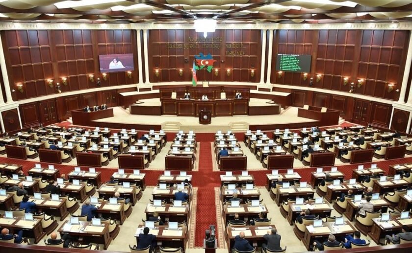 Milli Məclisdə qanunvericilik paketi müzakirə olunur