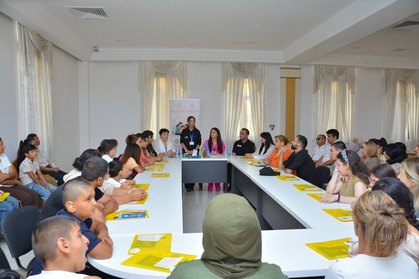 Salyanda xüsusi qayğıya ehtiyacı olan uşaqların valideynləri üçün maarifləndirmə tədbiri keçirilib