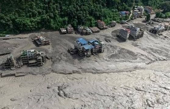 Nepal və Tibetdə daşqınlardan sonra yüzlərlə insan itkin düşüb