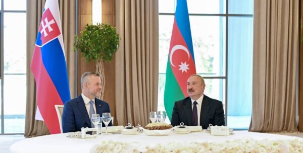 Prezident qonağın şərəfinə rəsmi nahar verdi