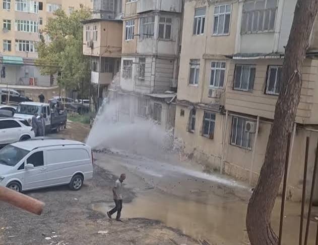Yasamalda su borusu partladı